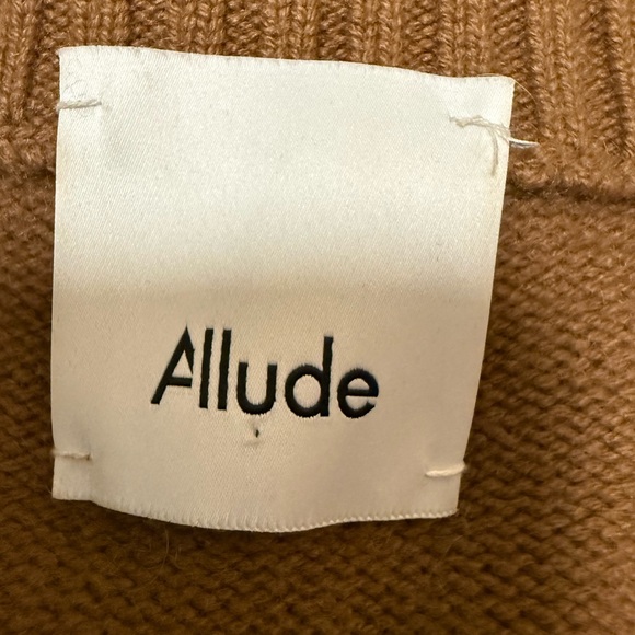 Cashmere Tan V-Neck Sweater with Pockets - Picture 11 of 14